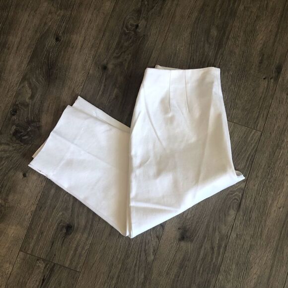 Chico’s white Capri pants - Picture 1 of 4